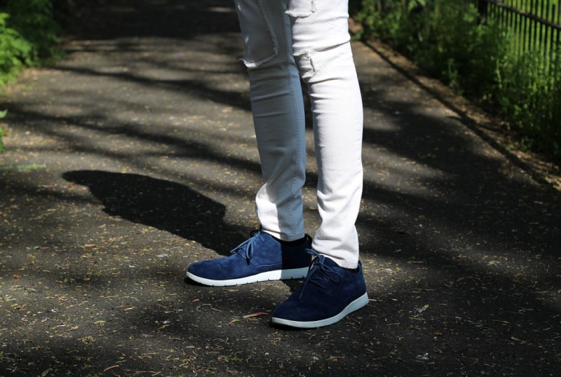 Can Men Wear Women’s Jeans? – Your Men’s Fashion Question Answered!