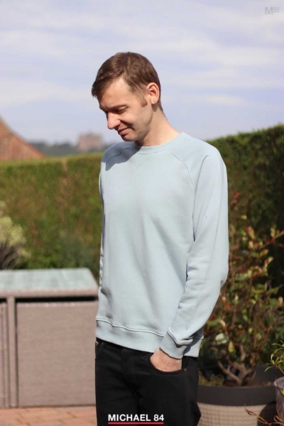 How To Wear A Sweatshirt – A Men’s Style Guide On What To Wear With A Sweatshirt