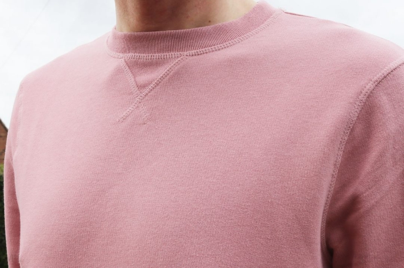 How To Wear A Sweatshirt – A Men’s Style Guide On What To Wear With A Sweatshirt