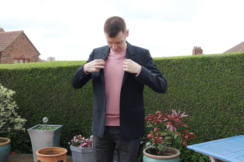 How To Wear A Sweatshirt – A Men’s Style Guide On What To Wear With A Sweatshirt