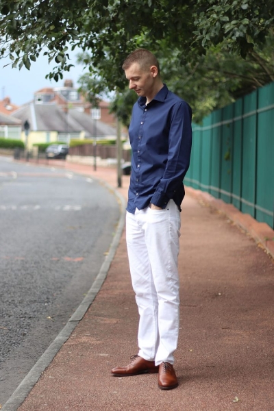 Navy Shirt, White Jeans & Brown Shoes: A Summer Day’s Outfit