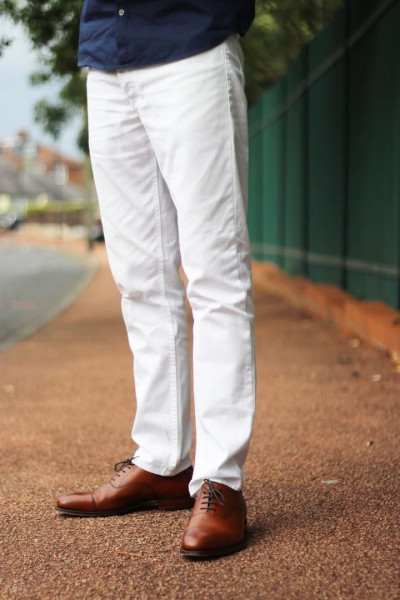 Navy Shirt, White Jeans & Brown Shoes: A Summer Day’s Outfit