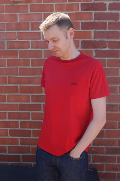 T-Shirt Tuesday: The Plain Red T-Shirt Outfit For Summer Style