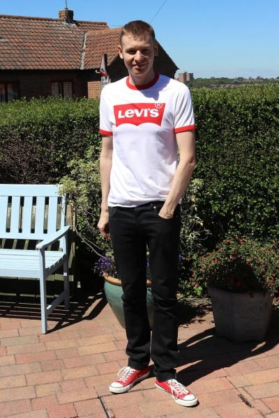 T-Shirt Tuesday – White Levis Ringer T-Shirt & Black Jeans