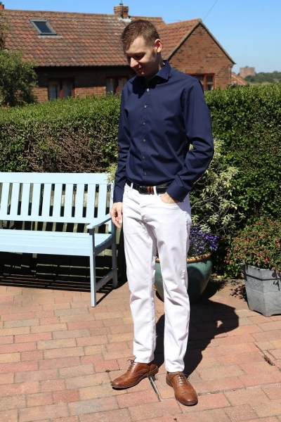 The Navy Shirt & White Jeans Combination – Men’s Outfit Idea