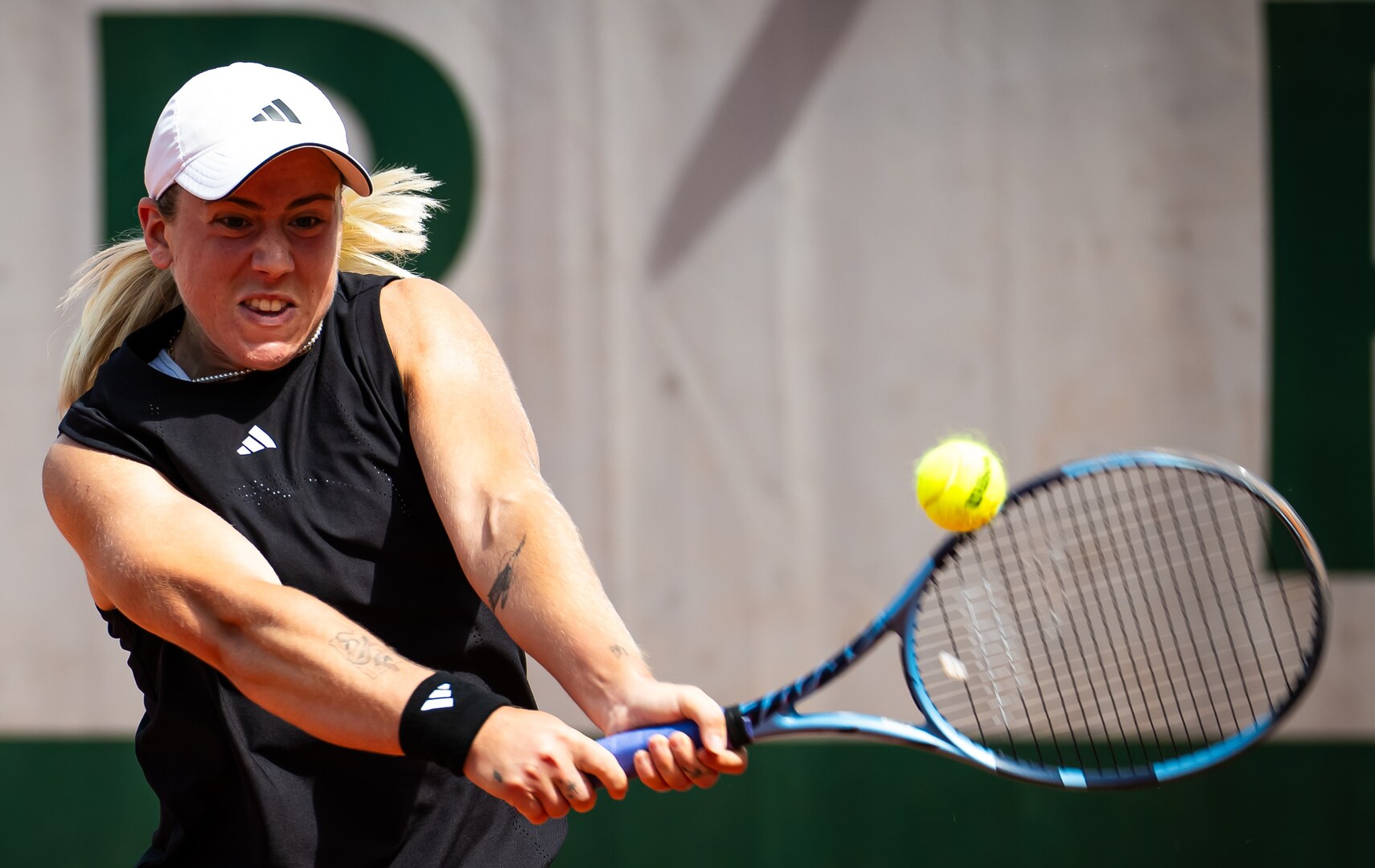 Sonay Kartal playing tennis at the French Open.